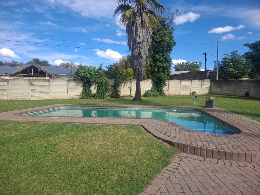 To Let 3 Bedroom Property for Rent in Suidrand Free State